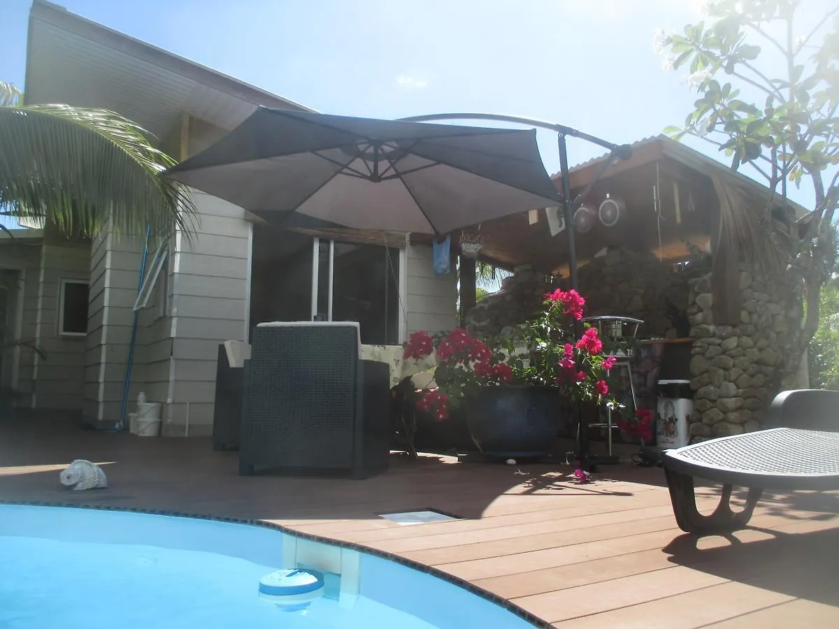Chambre Bleue Papetoai Bed & Breakfast